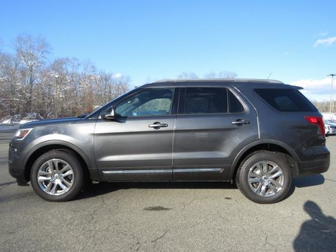 Used 2018 Ford Explorer XLT w/ Equipment Group 202A image 8