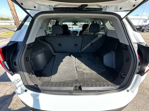 Used 2023 GMC Terrain SLE w/ Driver Convenience Package image 40