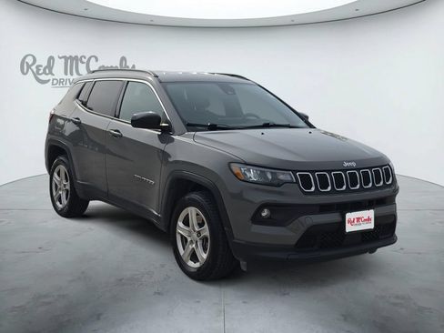 Used 2023 Jeep Compass Latitude w/ Convenience Group AWD/4WD image 7
