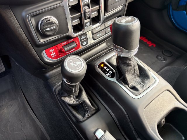 Used 2024 Jeep Wrangler Unlimited Rubicon w/ Technology Group AWD/4WD image 35