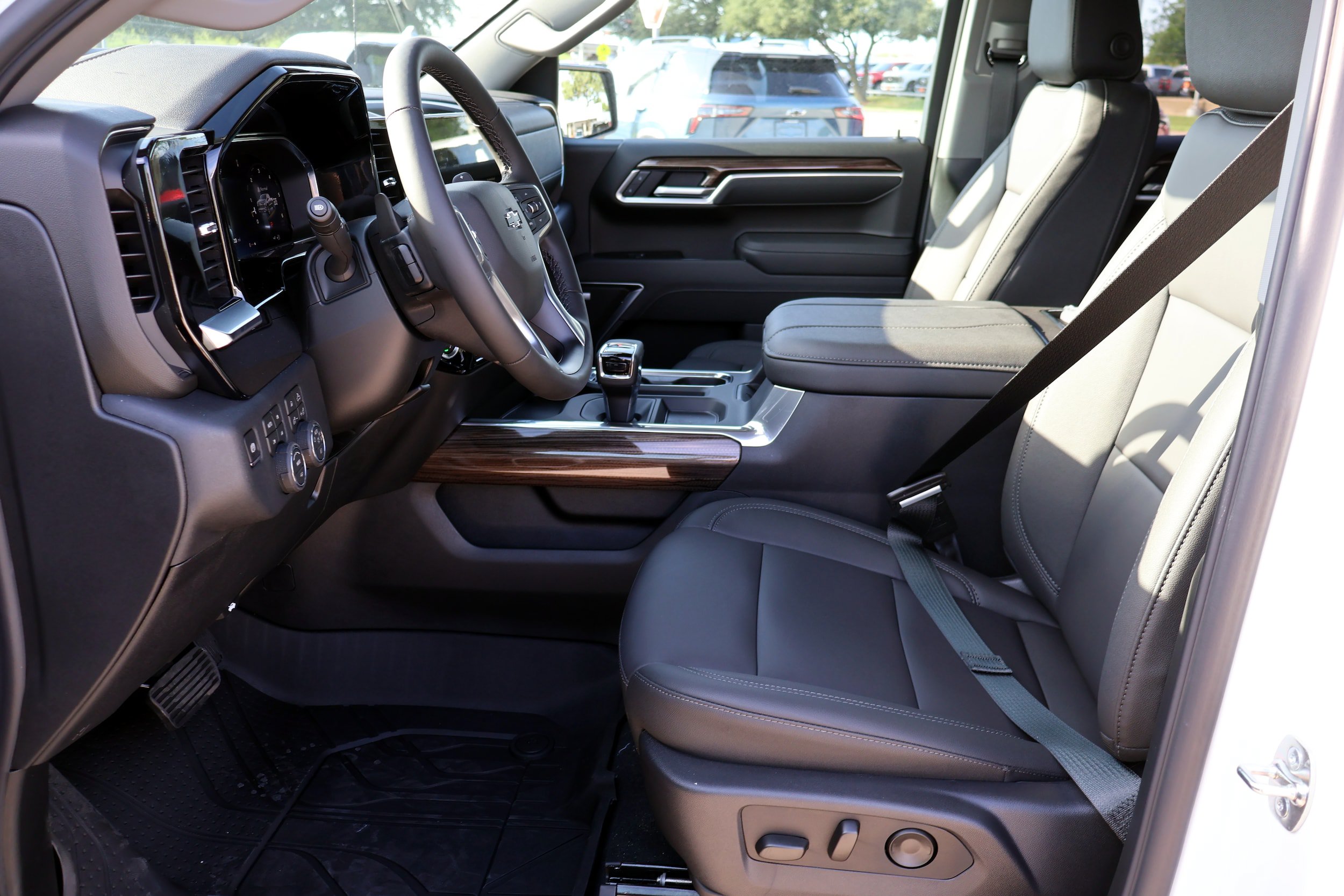 New 2026 Chevrolet Silverado 1500 RST w/ Redline Edition AWD/4WD image 10
