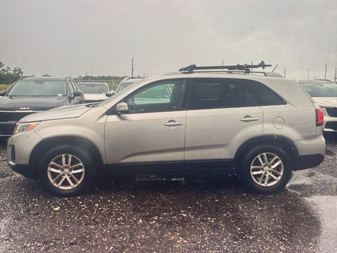 Used 2014 Kia Sorento LX FWD image 2