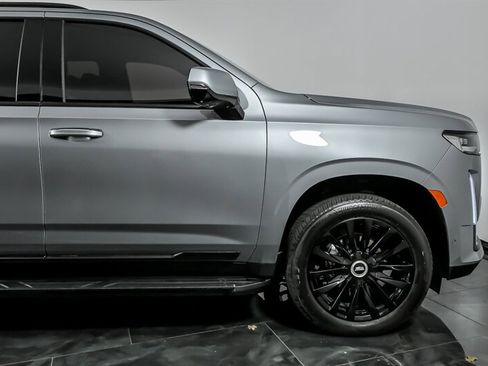 Used 2023 Cadillac Escalade Premium Luxury AWD/4WD image 11