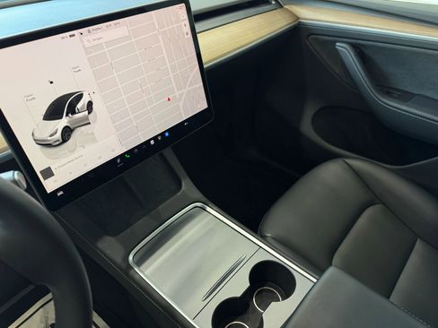 Used 2024 Tesla Model Y Long Range image 17