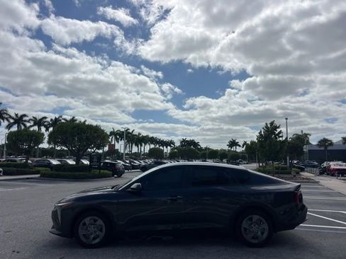 Used 2025 Kia K4 LX image 11