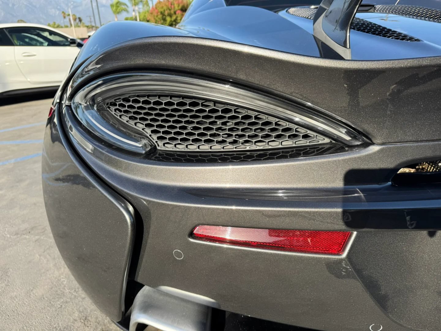 Used 2019 McLaren 570S Spider RWD image 16