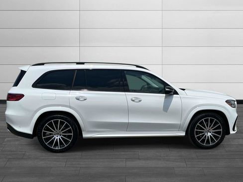 Used 2025 Mercedes-Benz GLS 450 4MATIC image 2