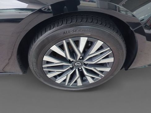 Used 2024 Nissan Altima 2.5 SV FWD image 16