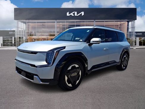 Used 2024 Kia EV9 Land AWD/4WD image 3