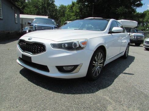 Used 2014 Kia Cadenza Premium w/ Luxury Package FWD image 4