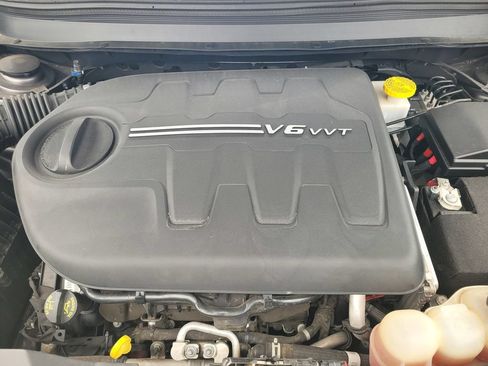 Used 2019 Jeep Cherokee Limited w/ Luxury Group FWD image 24