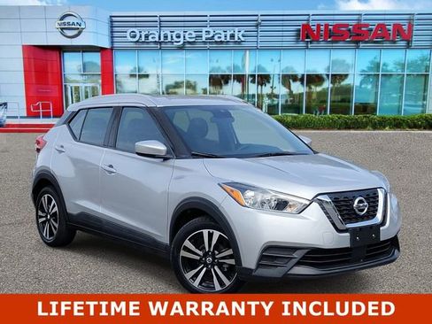 Used 2020 Nissan Kicks SV image 1