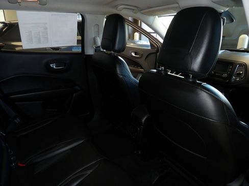 Used 2018 Jeep Compass Latitude w/ Cold Weather Group AWD/4WD image 16