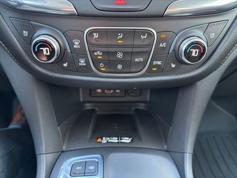 Used 2020 Chevrolet Equinox Premier image 16