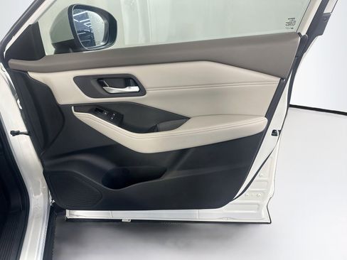 Used 2023 Nissan Rogue SV w/ SV Premium B Package FWD image 32