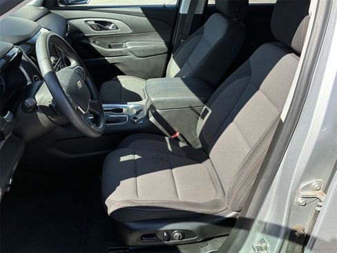 Used 2021 Chevrolet Traverse LS image 12