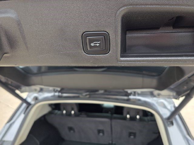 Used 2018 GMC Terrain Denali w/ Driver Alert Package II AWD/4WD image 11