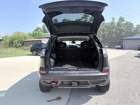 Used 2020 Jeep Cherokee Trailhawk w/ Cold Weather Group AWD/4WD image 8