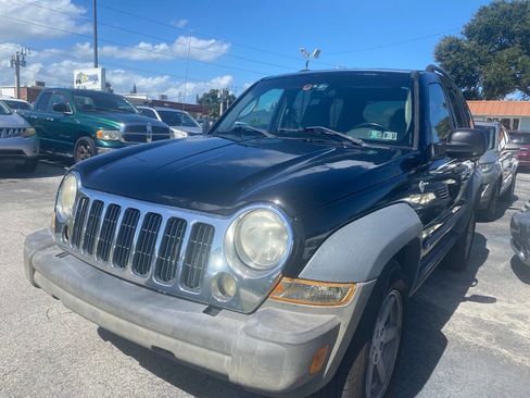 Used 2006 Jeep Liberty Sport image 2