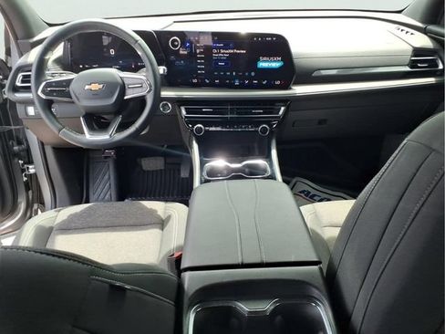 Used 2025 Chevrolet Traverse LT AWD/4WD image 12