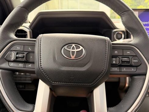 Used 2025 Toyota 4Runner Limited w/ Tow Technology Package AWD/4WD image 16