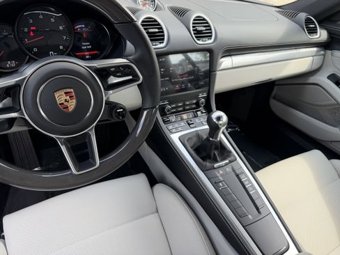 Certified 2025 Porsche 718 Cayman RWD image 16
