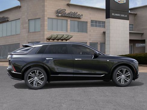 New 2026 Cadillac Lyriq Luxury AWD/4WD image 9