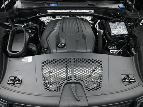 New 2026 Porsche Macan AWD/4WD image 16