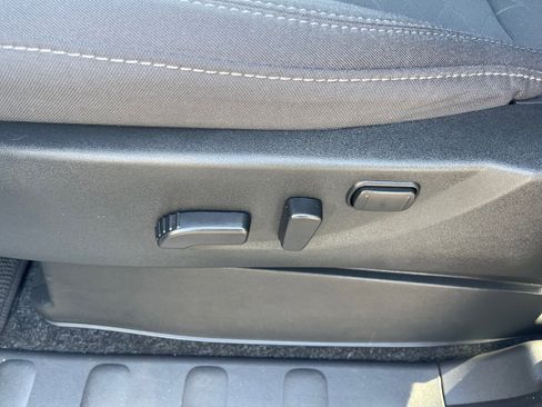 Used 2025 Nissan Frontier SV RWD image 9