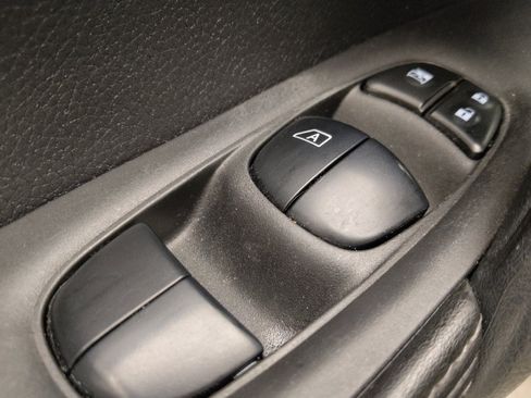 Used 2022 Nissan Rogue Sport S FWD image 27