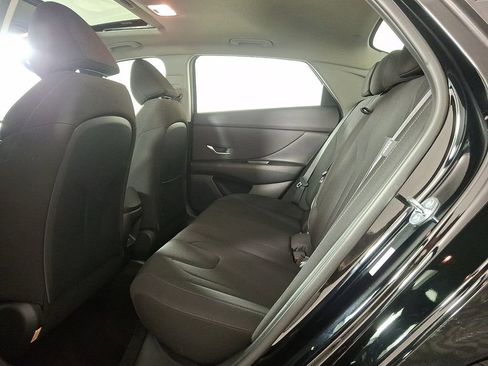 Used 2024 Hyundai Elantra SEL w/ Convenience Package FWD image 9