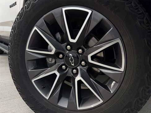 Used 2023 Chevrolet Tahoe Z71 w/ Luxury Package image 10