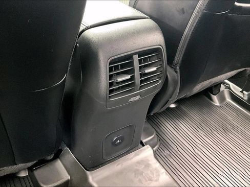 Certified 2025 Ford Escape SE FWD image 33