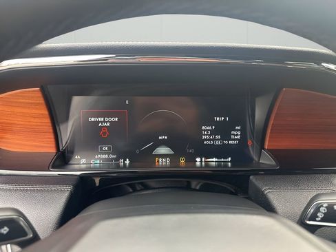 Used 2019 Lincoln Navigator L Reserve image 34