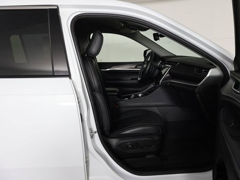 Used 2022 Jeep Grand Cherokee L Limited image 29