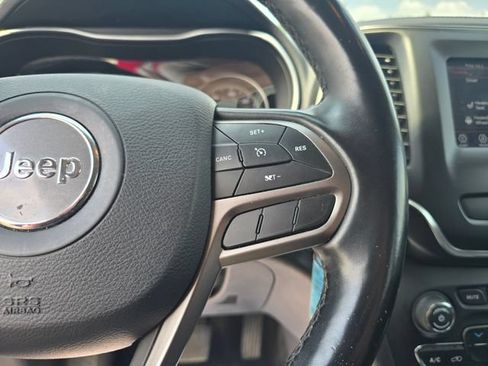 Used 2020 Jeep Cherokee Latitude w/ Cold Weather Group AWD/4WD image 24