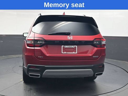Used 2024 Honda Pilot Touring image 5