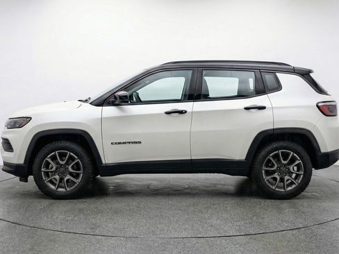 Used 2025 Jeep Compass Trailhawk image 5