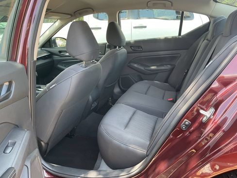 Used 2025 Nissan Altima 2.5 SV FWD image 10