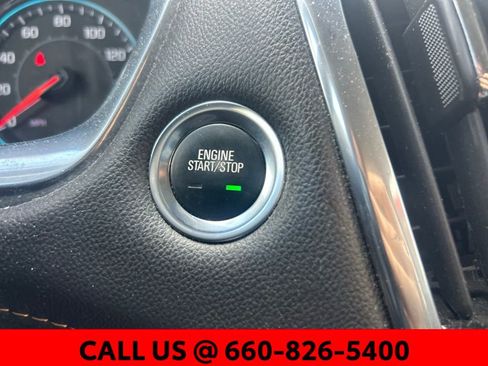 Used 2020 Chevrolet Traverse LT FWD image 13