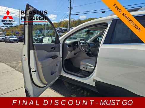 Used 2017 GMC Acadia SLE image 8