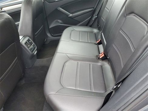 Used 2022 Volkswagen Passat 2.0T SE image 27