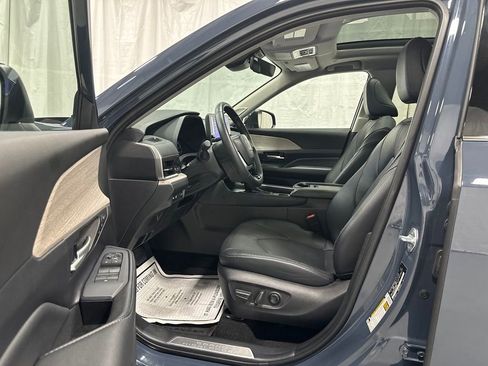 Used 2025 Toyota Grand Highlander AWD image 10