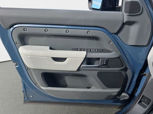 New 2026 Land Rover Defender 110 X-Dynamic SE image 28