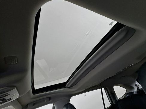 Used 2020 Toyota Highlander XLE FWD image 22