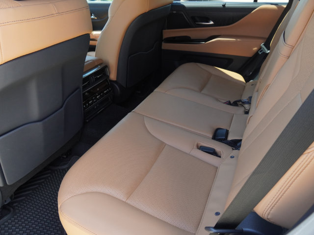 Used 2025 Lexus LX 700h Luxury w/ Appearance Package AWD/4WD image 13