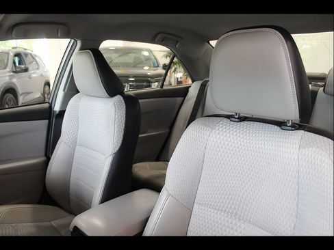 Used 2015 Toyota Camry SE FWD image 14