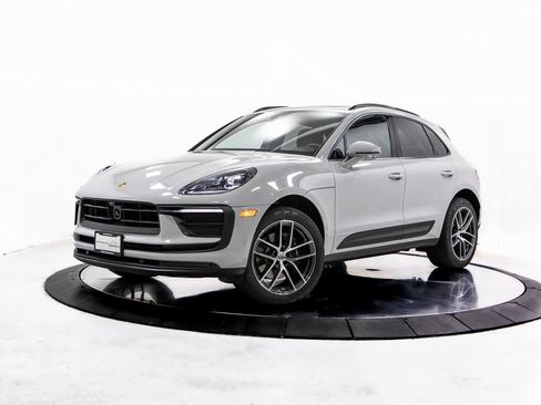 Certified 2025 Porsche Macan image 1