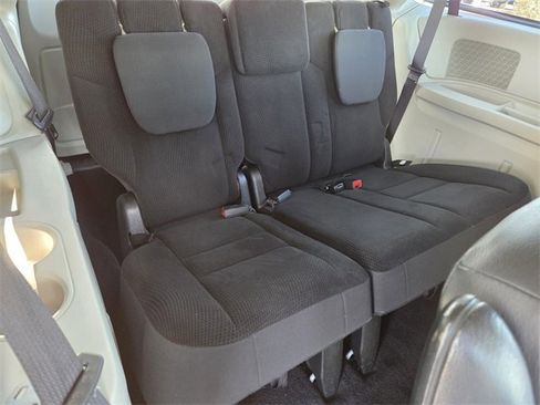 Used 2018 Dodge Grand Caravan SE w/ Rear Park Assist Package image 11