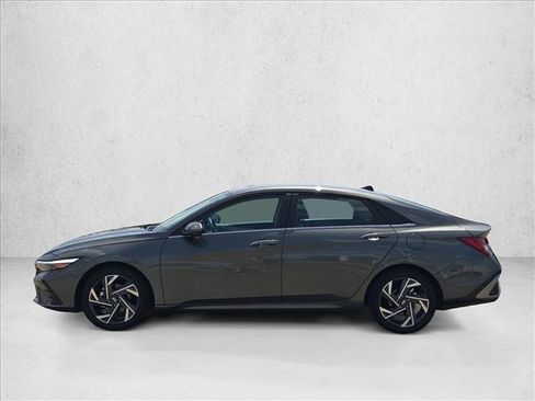 Used 2024 Hyundai Elantra Limited FWD image 9